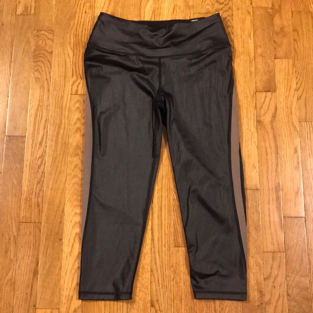 Victoria’s Secret Knockout Capri Legging